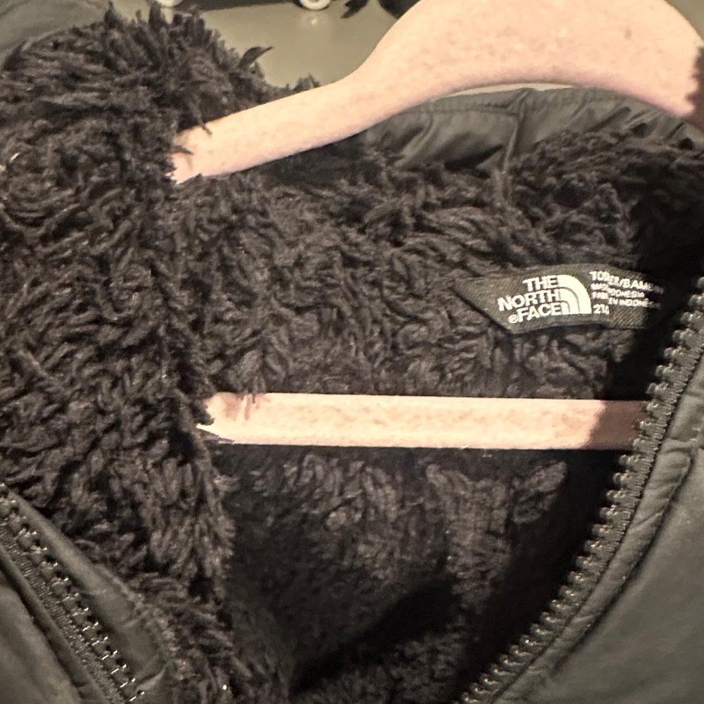 The North Face Black Hooded Fleece Winter Puffer Jacket Size 2T - Picture 6 of 6